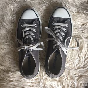Final sale! Grey converse sneakers